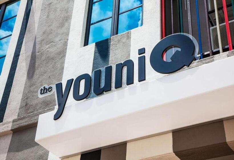 Отель The Youniq