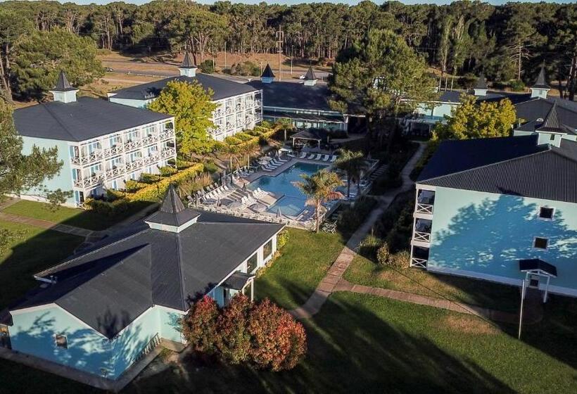 Howard Johnson Hotel & Convention Center Madariaga   Carilo