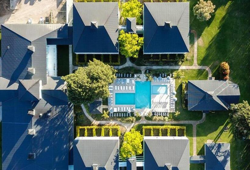 Howard Johnson Hotel & Convention Center Madariaga   Carilo