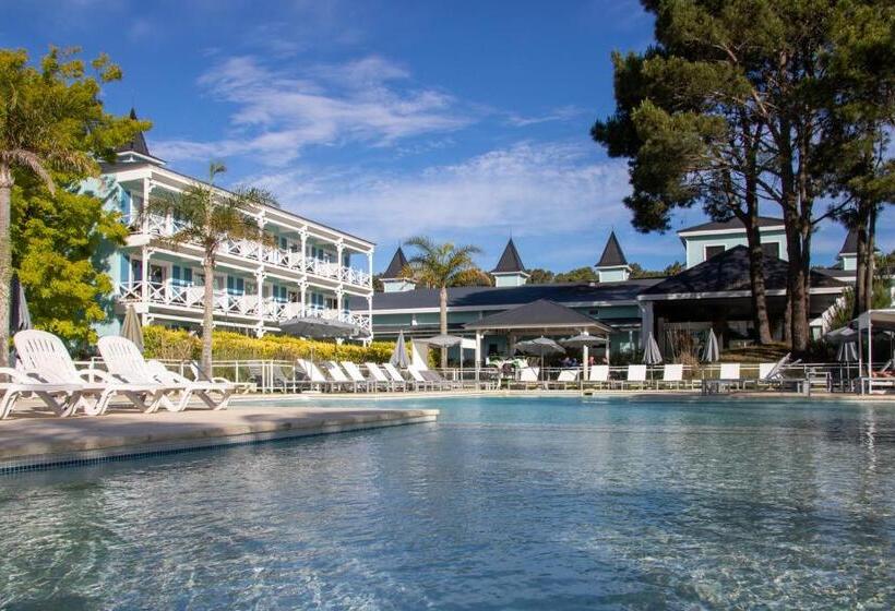 Howard Johnson Hotel & Convention Center Madariaga   Carilo