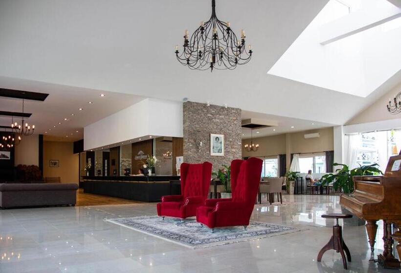 Howard Johnson Hotel & Convention Center Madariaga   Carilo