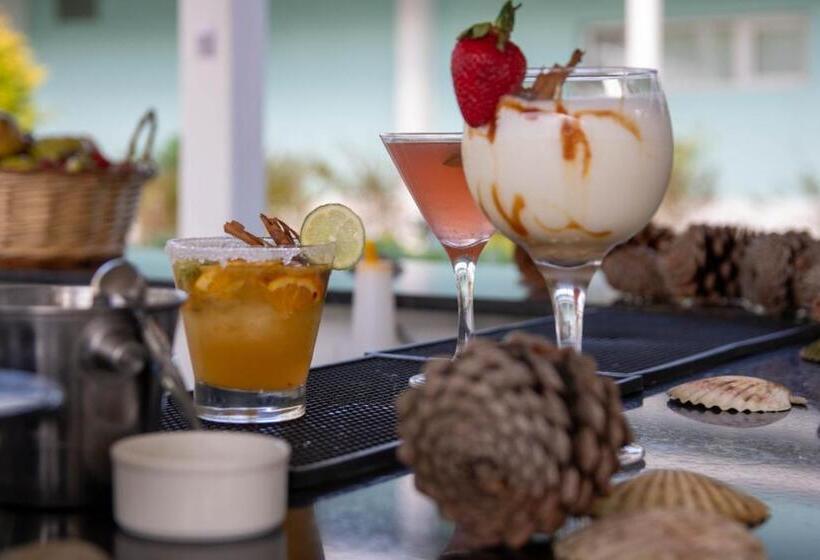 Howard Johnson Hotel & Convention Center Madariaga   Carilo