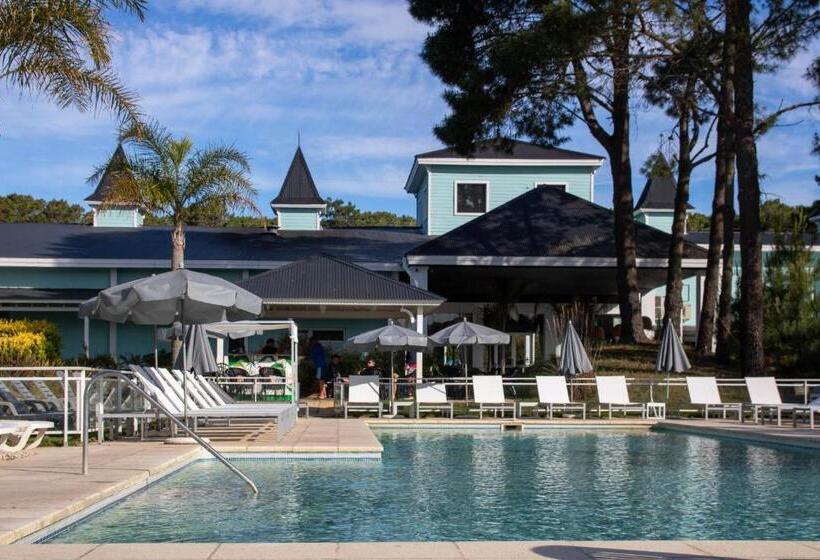 Howard Johnson Hotel & Convention Center Madariaga   Carilo