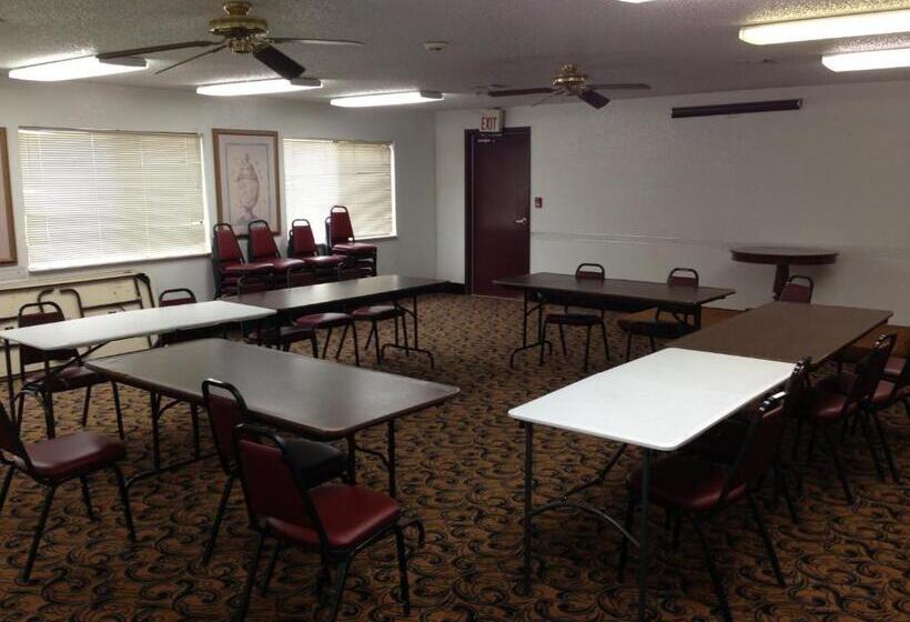 فندق على الطريق Brentwood Inn & Suites