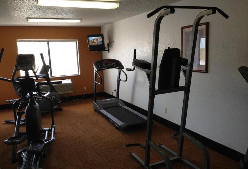 فندق على الطريق Brentwood Inn & Suites