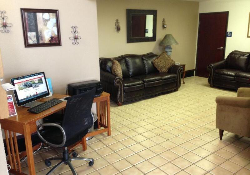 فندق على الطريق Brentwood Inn & Suites