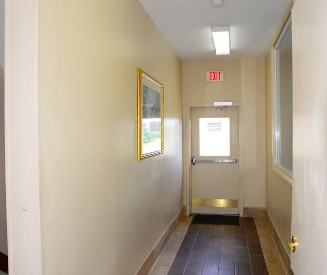 فندق على الطريق Budget Inn Express