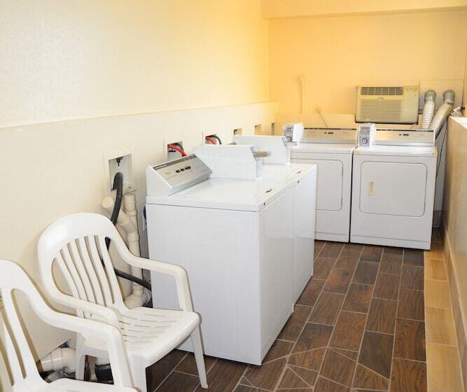 فندق على الطريق Budget Inn Express