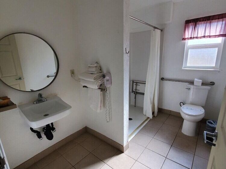 מוטל Bluebird Day Inn & Suites