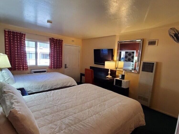 מוטל Bluebird Day Inn & Suites