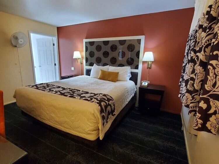 מוטל Bluebird Day Inn & Suites