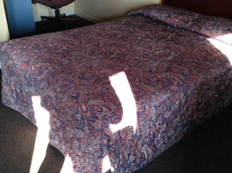 מוטל Cadet Motor Inn