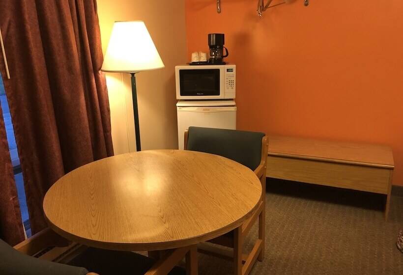 فندق على الطريق Canton Inn