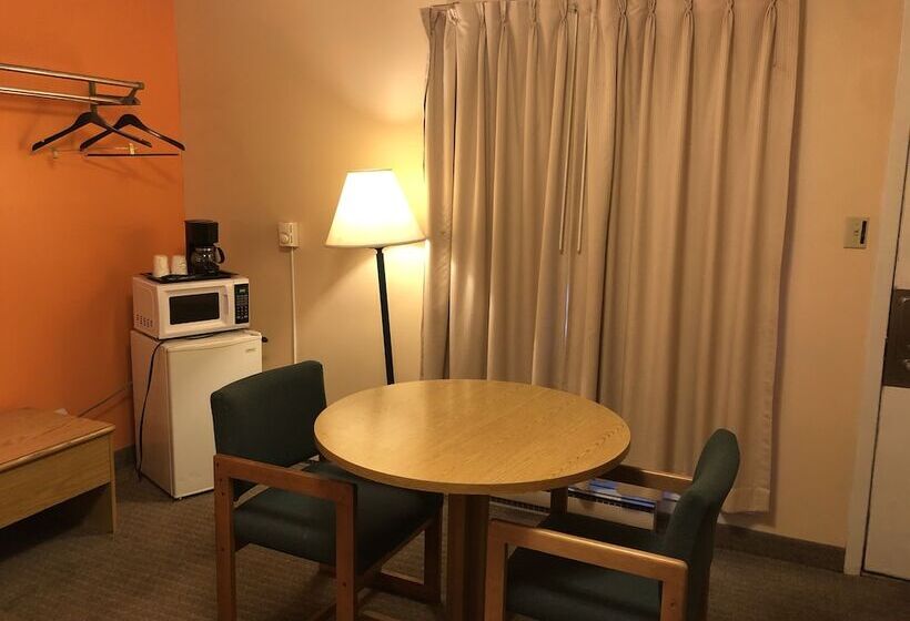 فندق على الطريق Canton Inn