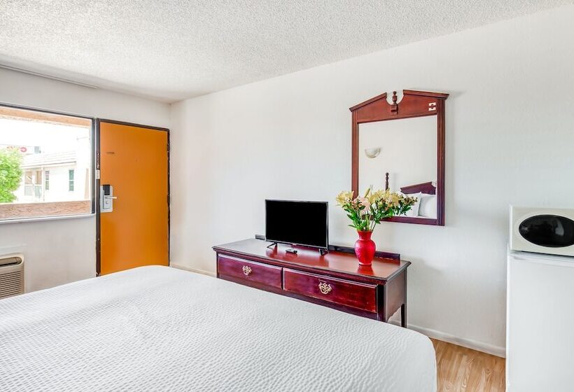 מוטל Express Inn & Suites Groesbeck