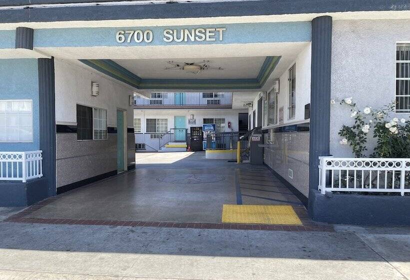 فندق على الطريق Hollywood Guest Inn