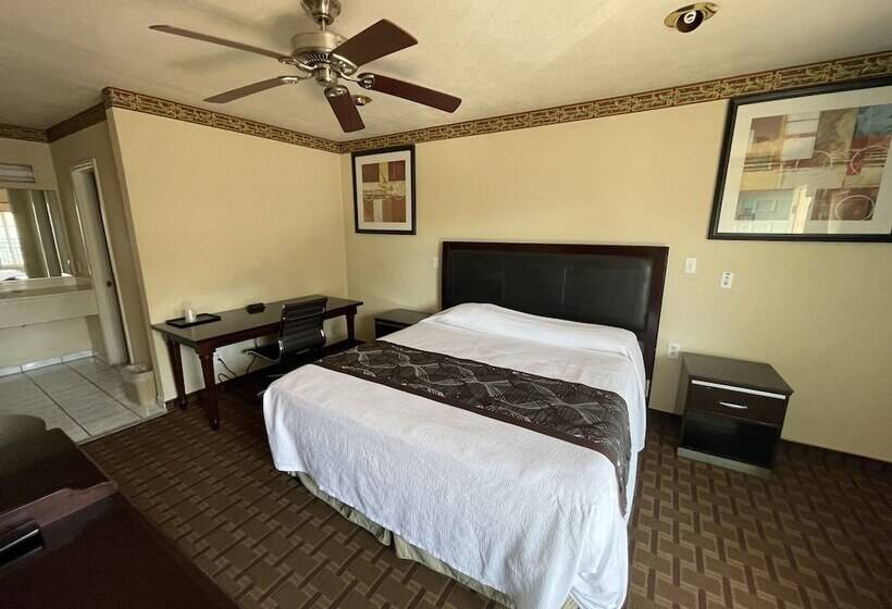 فندق على الطريق Hollywood Guest Inn