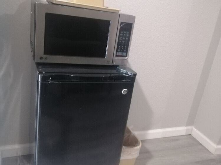 فندق على الطريق Royal Inn & Suite