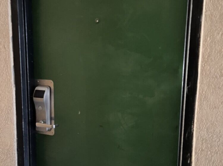 فندق على الطريق Royal Inn & Suite