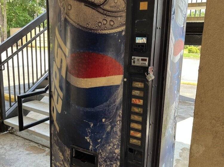 فندق على الطريق Royal Inn & Suite