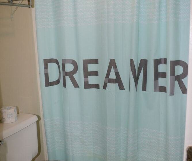 فندق على الطريق Serena Inn