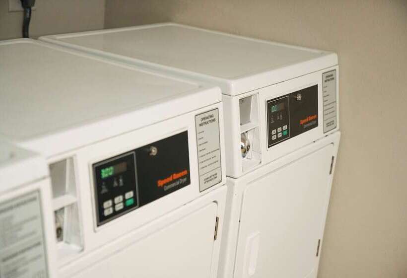 فندق على الطريق Serena Inn