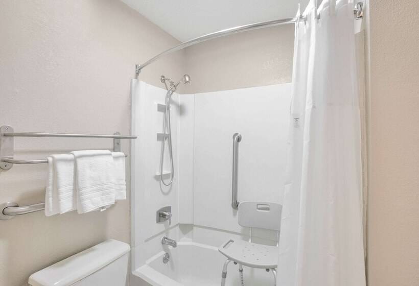 فندق على الطريق Super 8 By Wyndham Brinkley