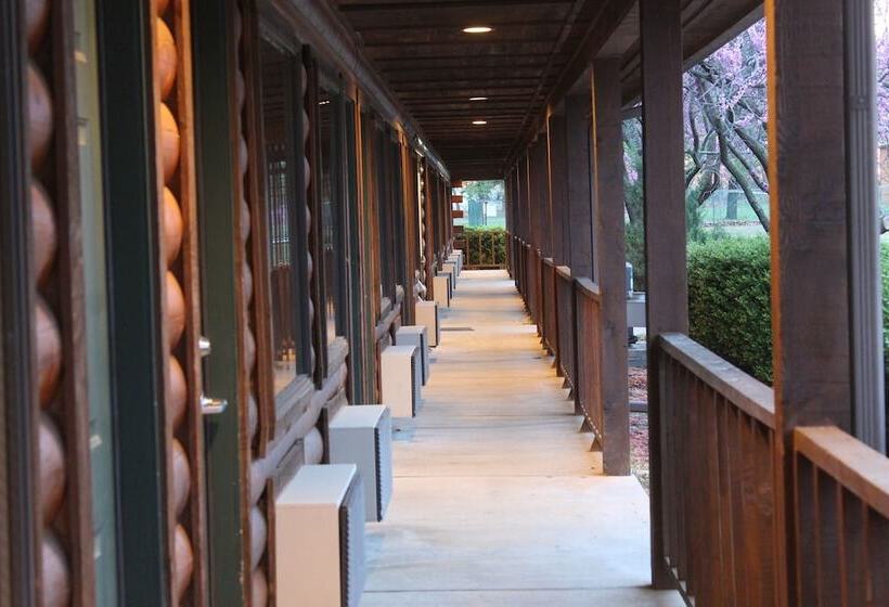 فندق على الطريق Tenkiller Lodge