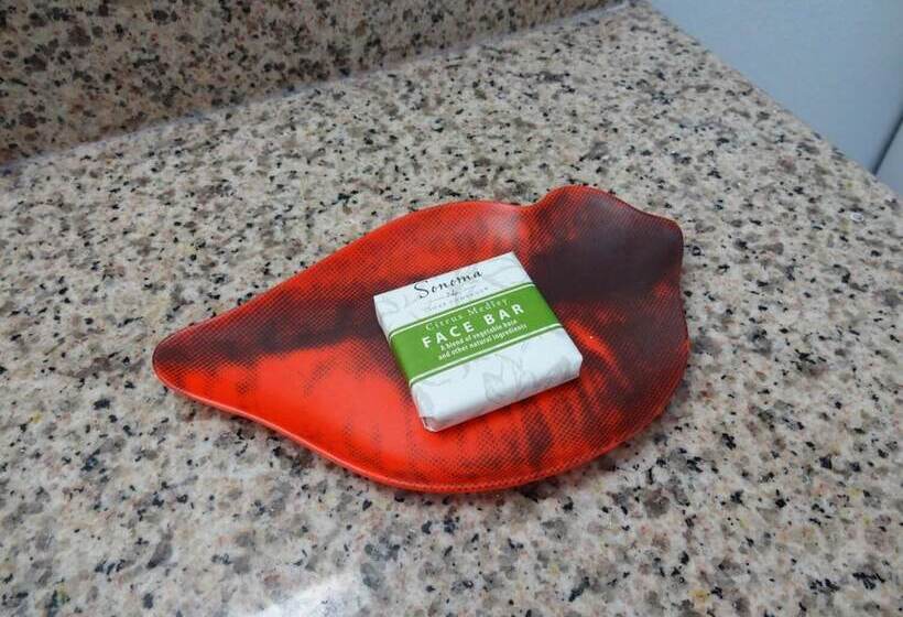 فندق على الطريق The Presidio