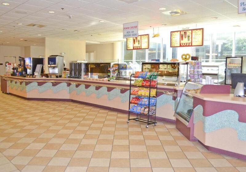 منتجع Boardwalk Beach