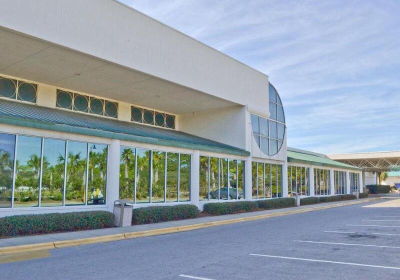 منتجع Boardwalk Beach