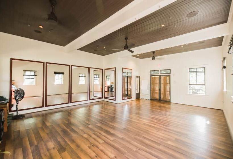 منتجع Lumeria Maui, Educational Retreat Center