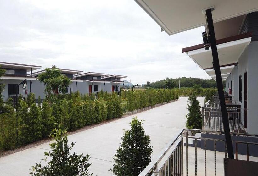 אתר נופש เดอะเบสรีสอร์ทพัทลุง