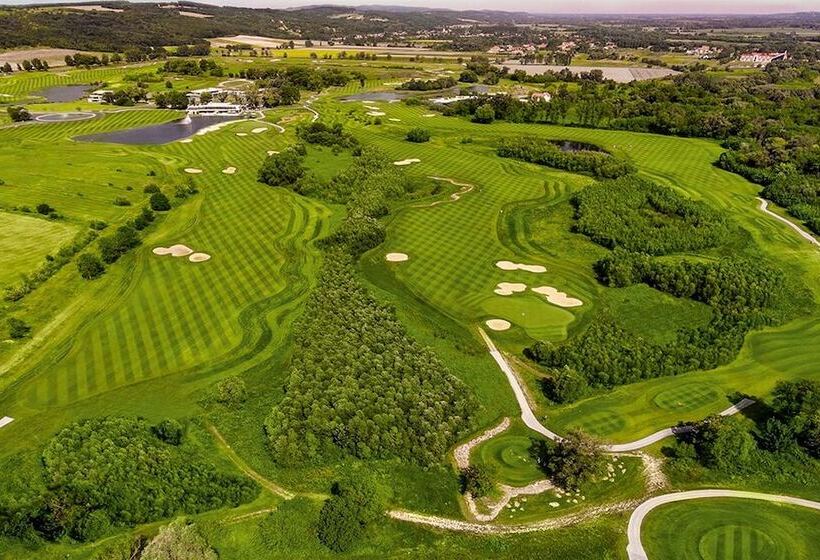 住宿加早餐  Demizson Panzio