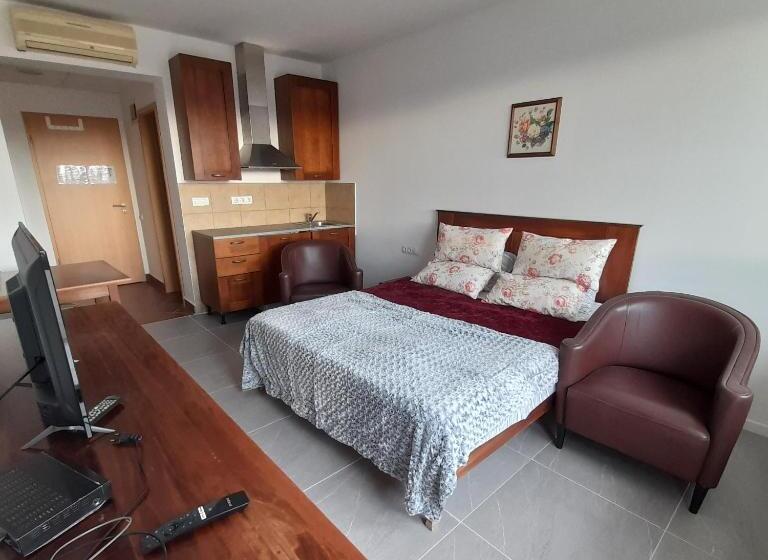 민박 Demizson Panzio