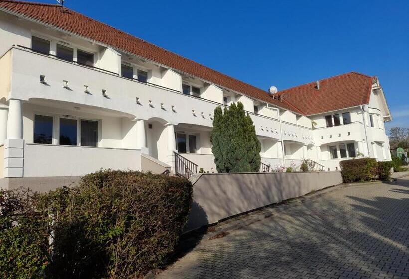 住宿加早餐  Demizson Panzio