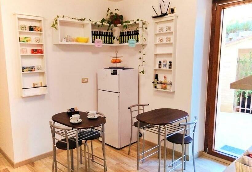 تختخواب و صبحانه Il Villaggio Delle Fate