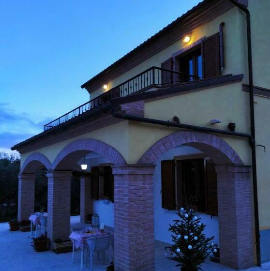 تختخواب و صبحانه Il Villaggio Delle Fate