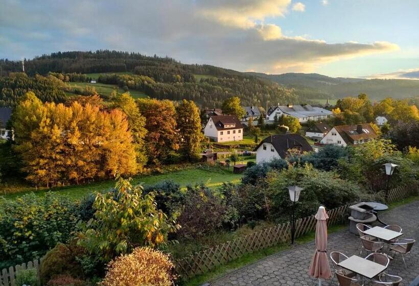 تختخواب و صبحانه Pension Sauerland