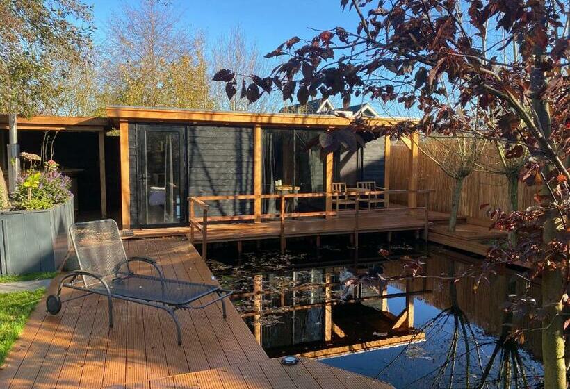 Casa Aan De Plas, B&b Met Sauna En Hottub Of Jacuzzi