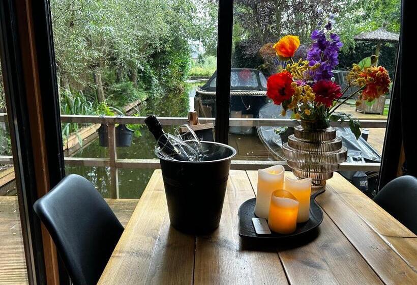 Casa Aan De Plas, B&b Met Sauna En Hottub Of Jacuzzi