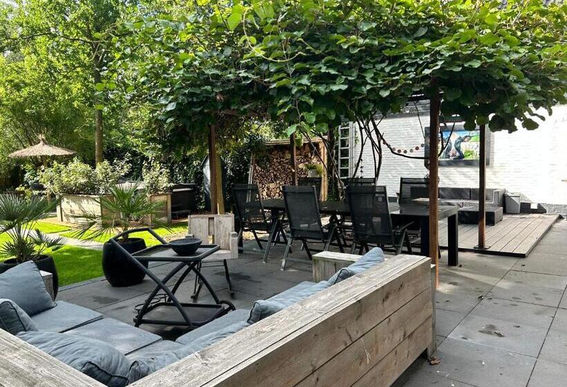 Casa Aan De Plas, B&b Met Sauna En Hottub Of Jacuzzi