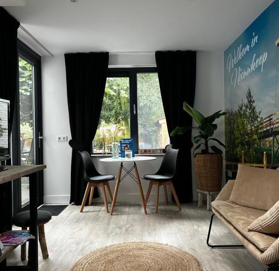 Casa Aan De Plas, B&b Met Sauna En Hottub Of Jacuzzi