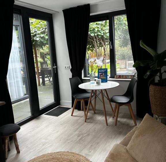 Casa Aan De Plas, B&b Met Sauna En Hottub Of Jacuzzi