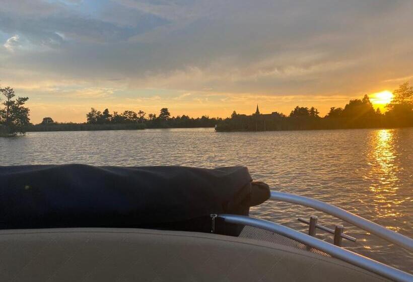 Casa Aan De Plas, B&b Met Sauna En Hottub Of Jacuzzi