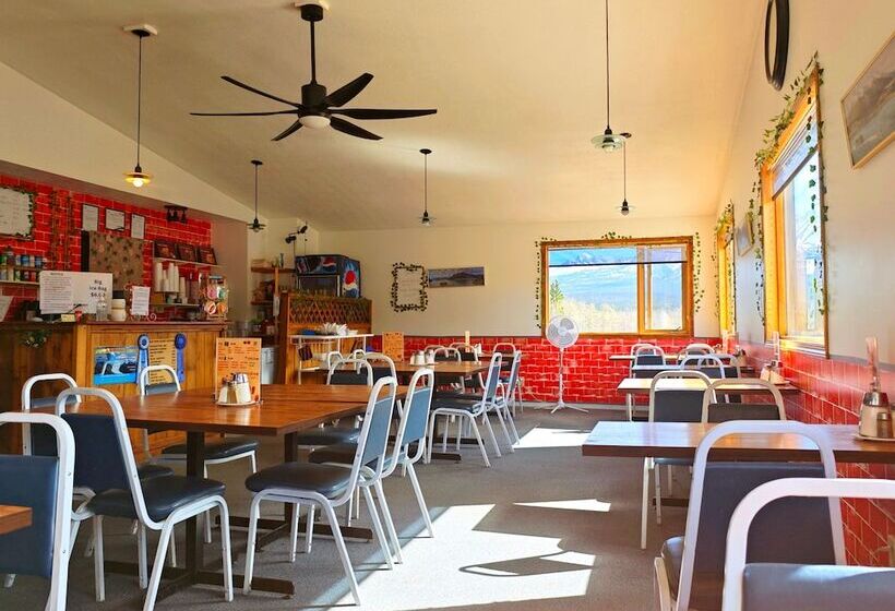 Cozy Corner Motel & Restaurant