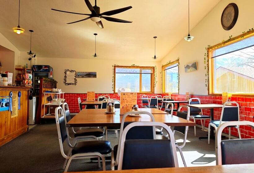 Cozy Corner Motel & Restaurant