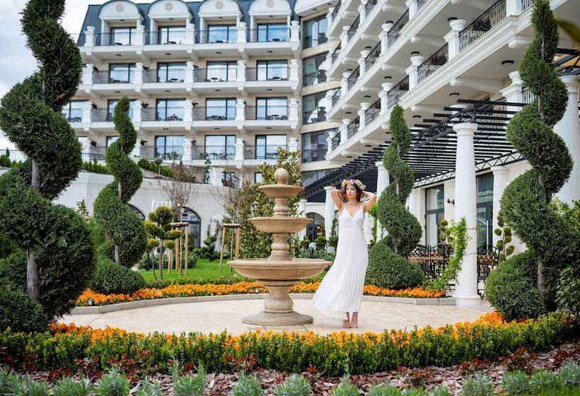 Casa Di Fiore Spa And Medical Hotel, Mineral Pools & Private Beach