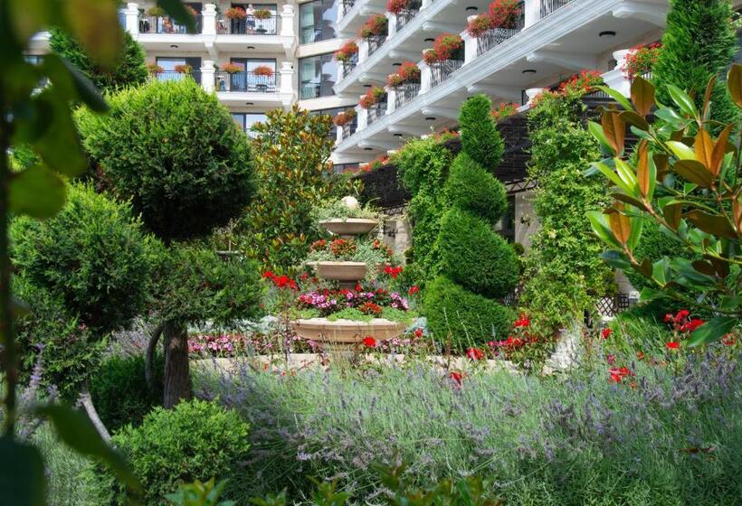 Casa Di Fiore Spa And Medical Hotel, Mineral Pools & Private Beach