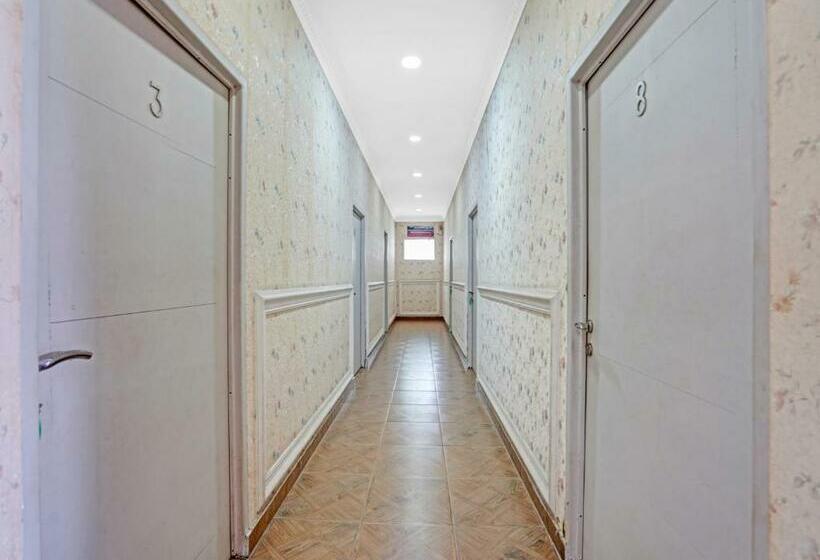 בית מלון כפרי Capital O 90783  Ayeng Mandiri